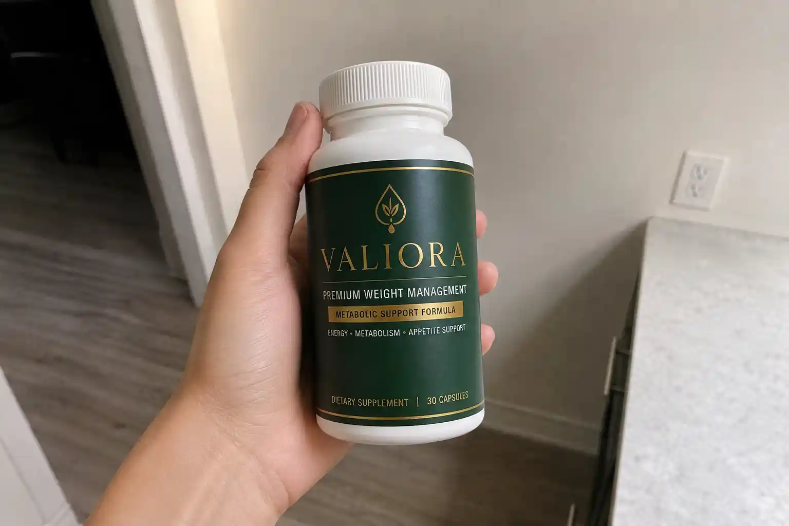 Valiora Reviews hand